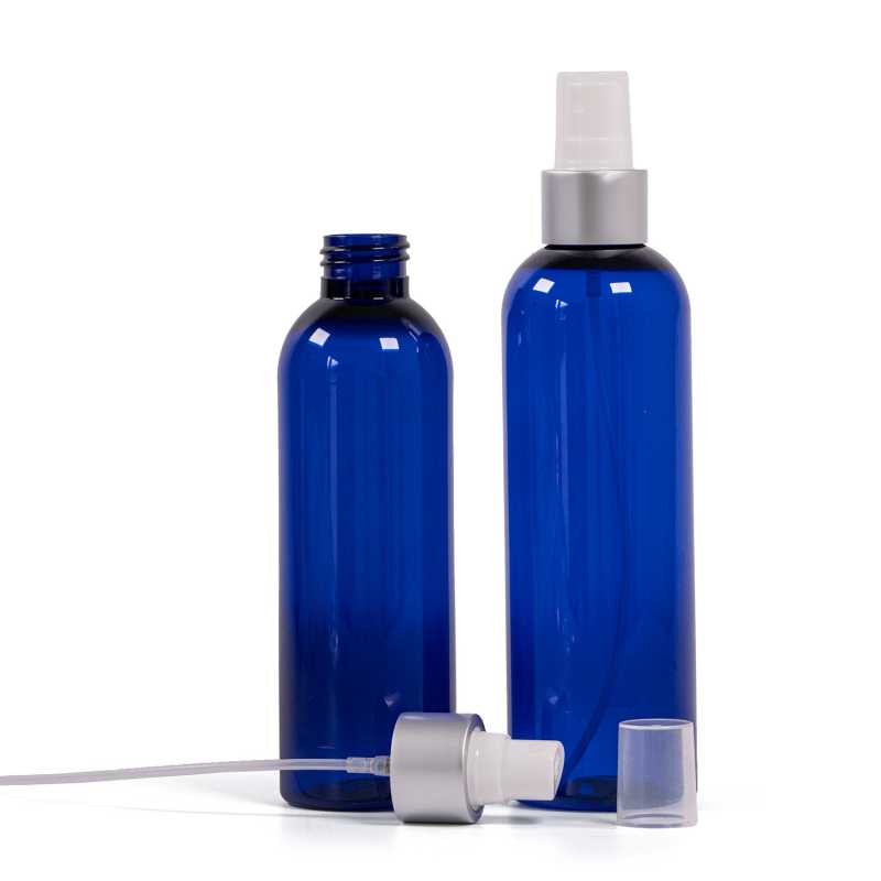 Blaue Kunststoffflasche, weißes Spray mit mattsilbernem Kragen, 250 ml