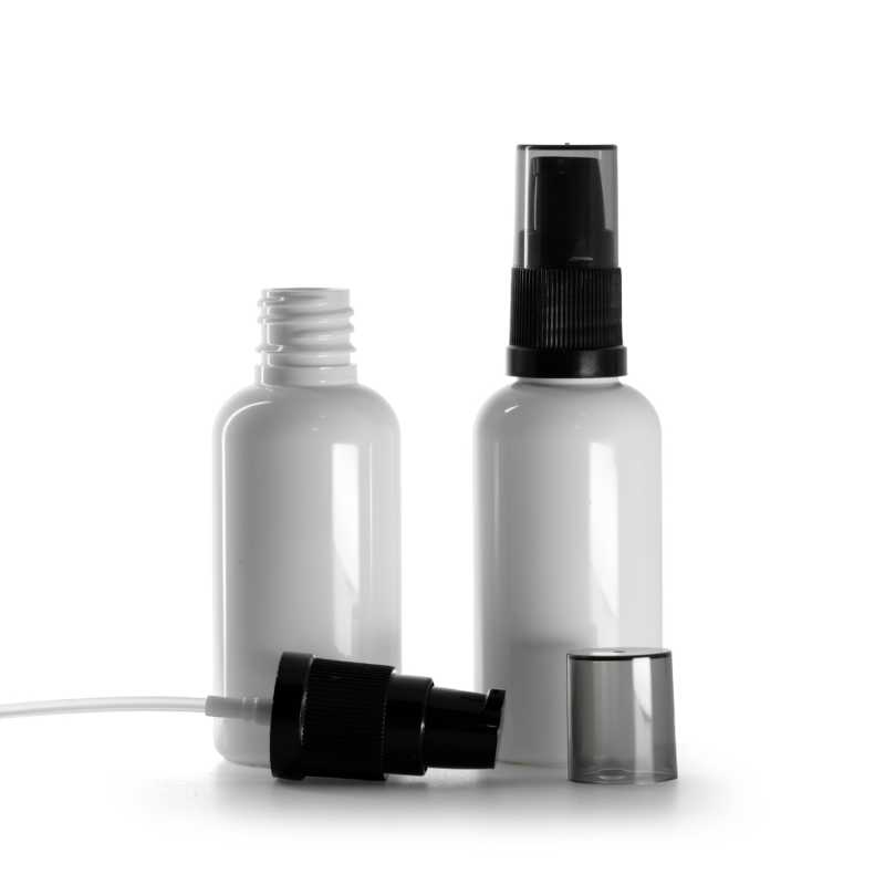 Weiße Kunststofffläschchen, schwarzer Cremespender mit rauchfarbener Überkappe, 50 ml