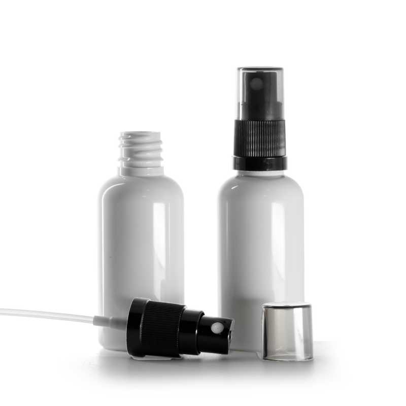 Weiße Kunststoffflasche, schwarzer Sprüher für feinen Nebel, rauchfarbener Überkappe, 50 ml