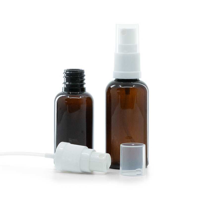 Bernsteinfarbene Kunststoffflasche, weißes Spray, 30 ml