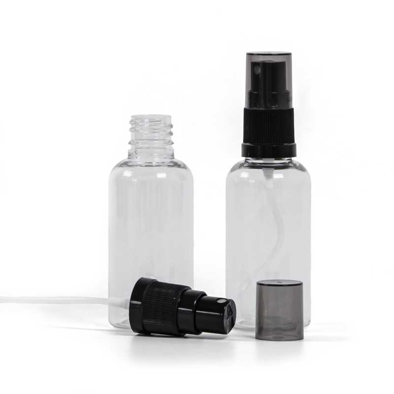 Klare Kunststoffflasche, schwarzer Feinnebelzerstäuber, rauchfarbener Überkappe, 50 ml