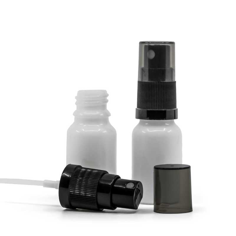 Weißes Glasfläschchen, schwarzer Feinzerstäuber, rauchfarbener Überkappe, 10 ml