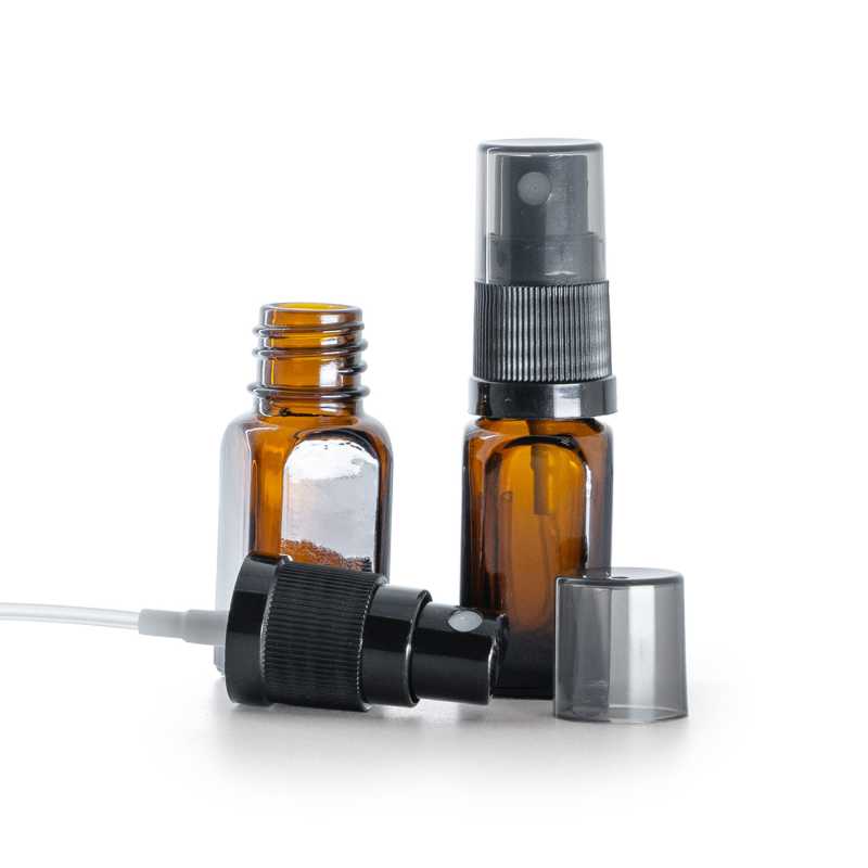 Viereckige Glasflasche, schwarzer Feinzerstäuber, rauchfarbener Überkappe, 10 ml