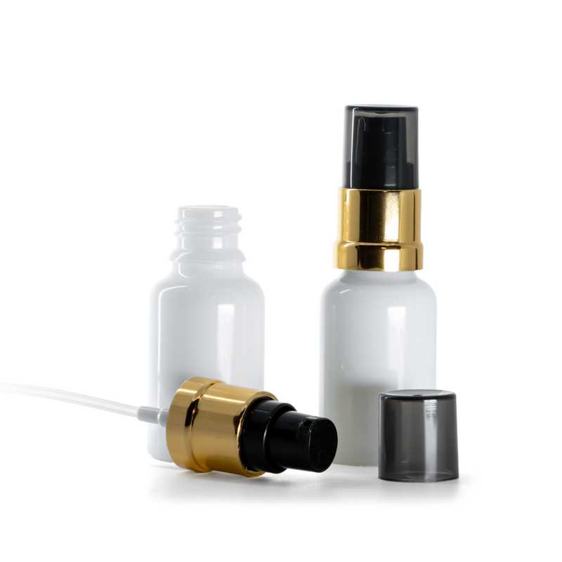 Weißes Glasfläschchen, schwarz-goldene glänzende Pumpe mit rauchfarbener Überkappe, 15 ml
