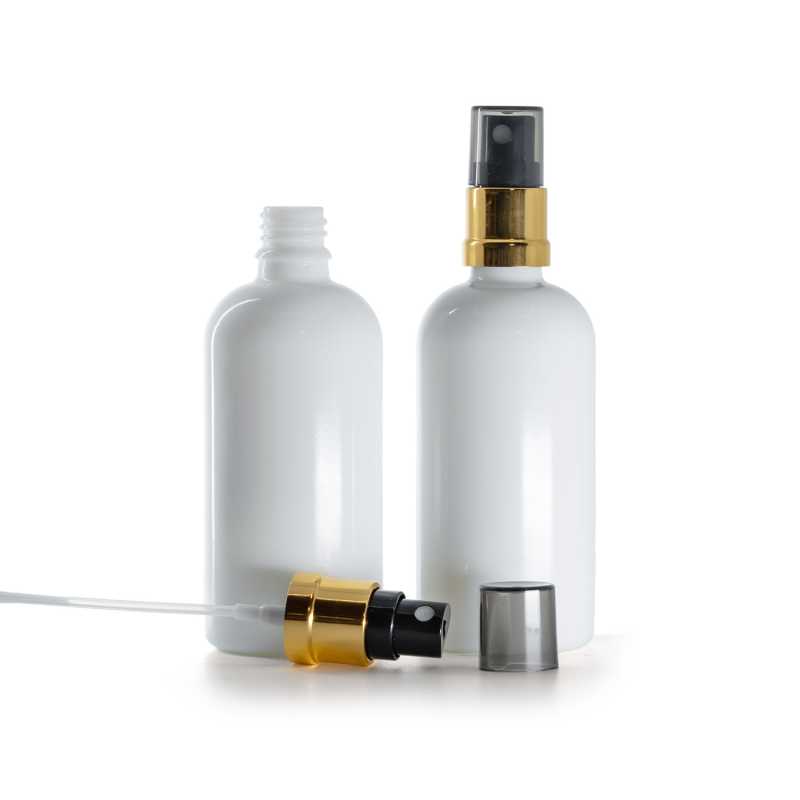 Weiße Glasflasche, gold-schwarz glänzender Zerstäuber, rauchfarbener Überkappe, 100 ml