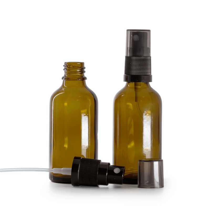 Braunglasflasche, schwarzer Feinnebelsprüher, smoky Überkappe, 50 ml