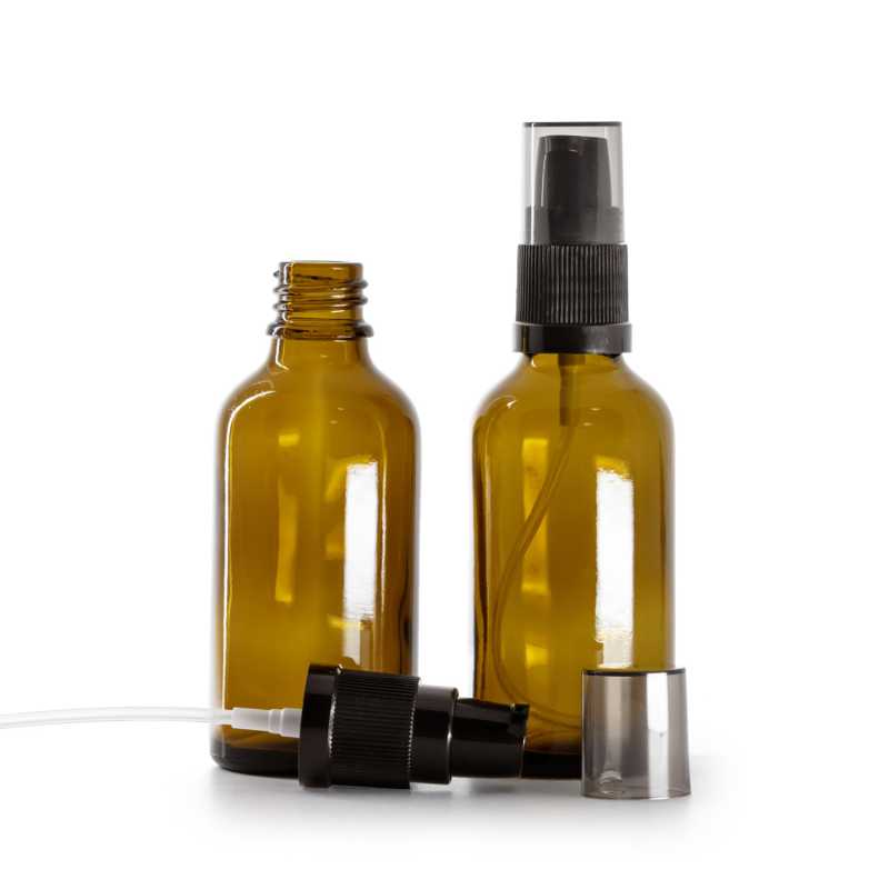 Braunglasflasche, schwarze Lotion-Pumpe mit rauchfarbener Kappe, 50 ml