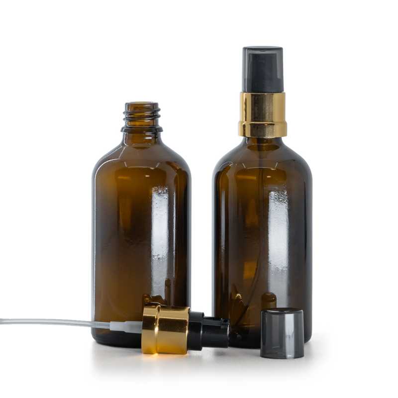 Braunes Glasfläschchen, schwarz-goldene glänzende Pumpe mit rauchfarbener Überkappe, 100 ml