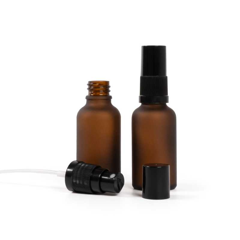 Bernsteinfarbene Mattglasflasche, schwarzer Feinzerstäuber, schwarzer Überkappe, 30 ml