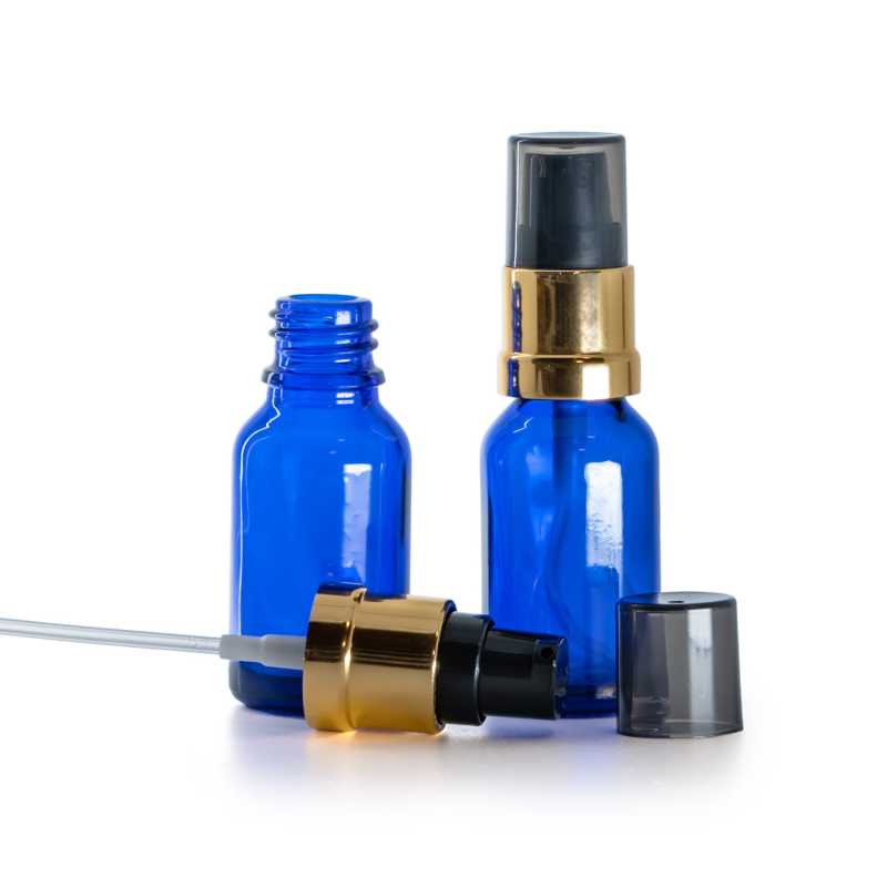 Blaues Glasfläschchen, glänzender schwarz-goldener Dispenser mit rauchfarbener Überkappe, 15 ml