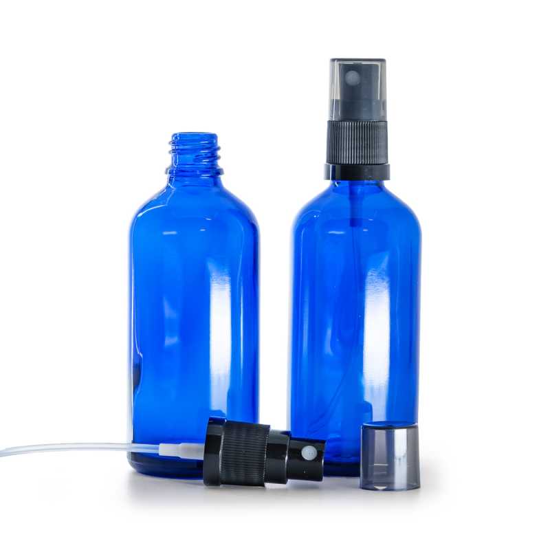 Blaues Glasfläschchen, schwarzer Sprühzerstäuber, rauchfarbene Überkappe, 100 ml