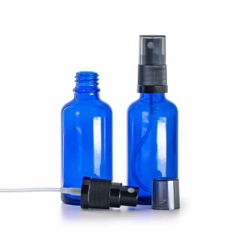 Blaues Glasfläschchen, schwarzer Sprühzerstäuber, rauchfarbene Überkappe, 50 ml