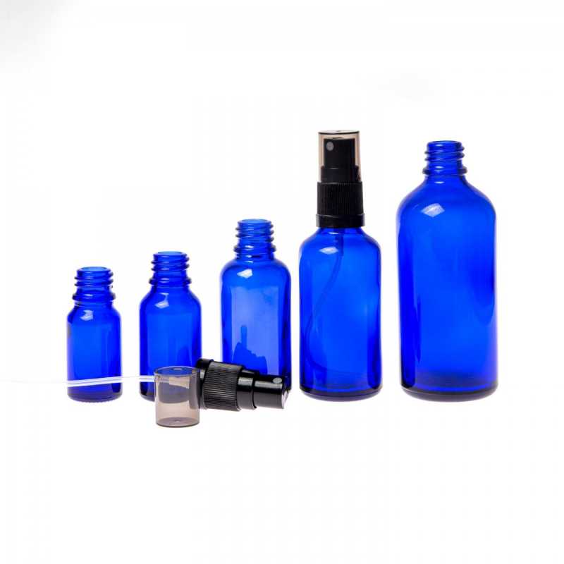 Blaue Glasflasche, schwarzer Feinnebelzerstäuber, rauchfarbener Überkappe, 50 ml