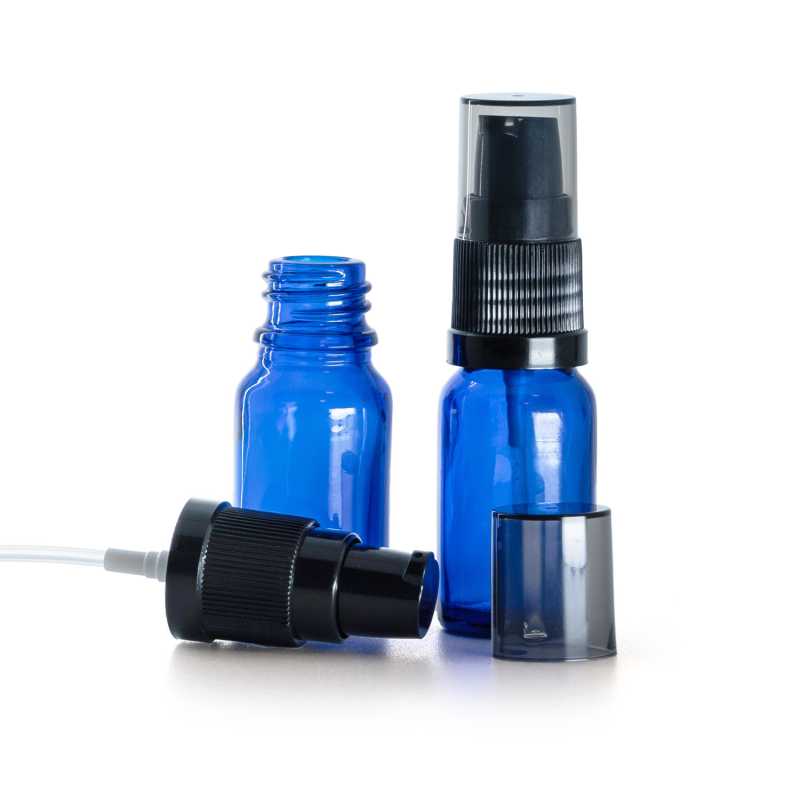 Blaue Glasflasche, schwarze Lotion-Pumpe mit rauchfarbenem Überkappe, 10 ml