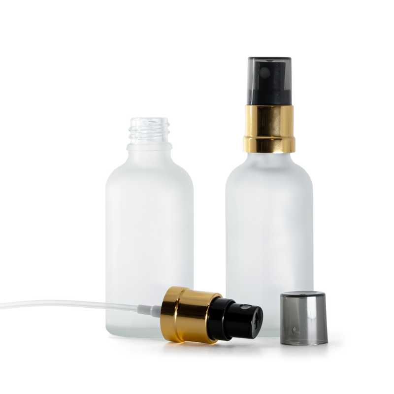Flasche aus klarem Milchglas, glänzend gold-schwarzer Sprühkopf, rauchfarbener Überkappe, 50 ml