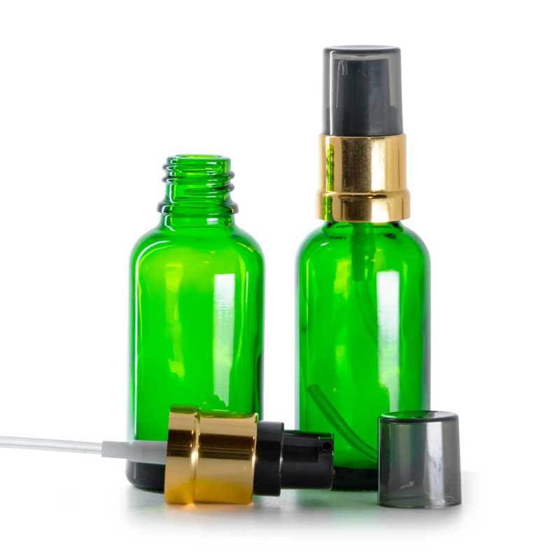 Grünes Glasfläschchen, glänzender schwarz-goldener Dispenser mit rauchfarbener Überkappe, 30 ml