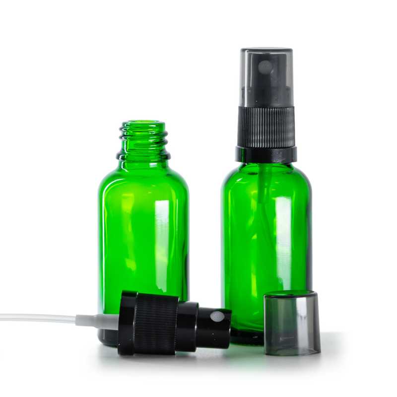 Grünes Glasfläschchen, schwarzer Sprühzerstäuber mit rauchfarbener Überkappe, 30 ml