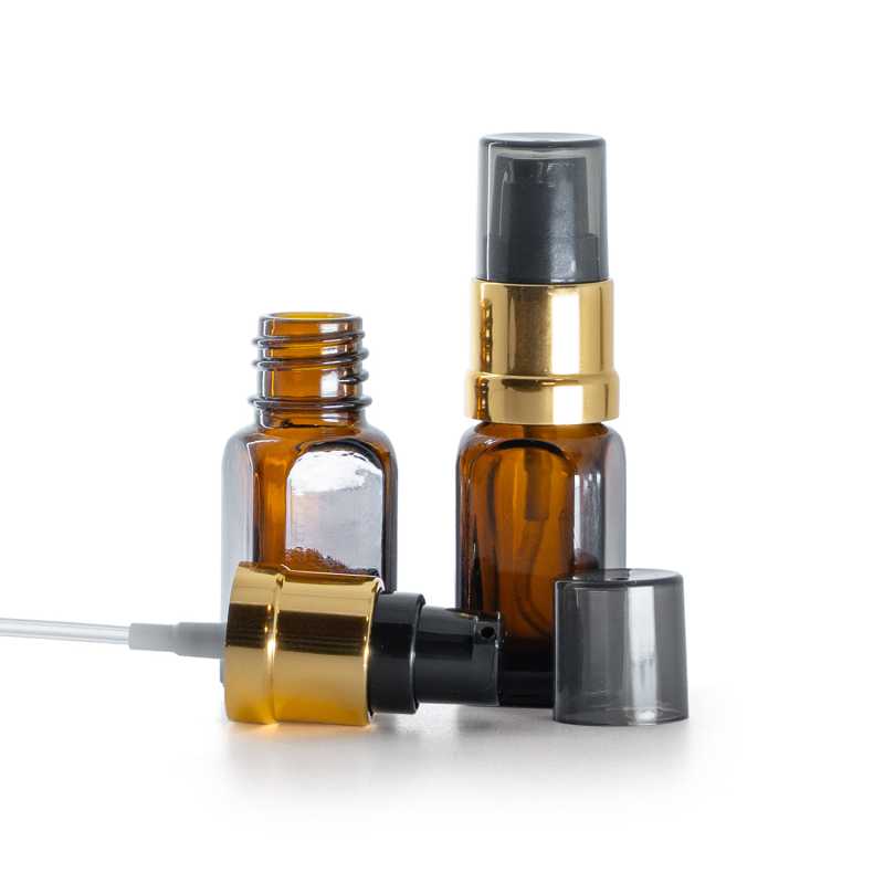 Braunes eckiges Glasfläschchen, schwarz-goldene glänzende Pumpe mit rauchfarbener Überkappe, 10 ml