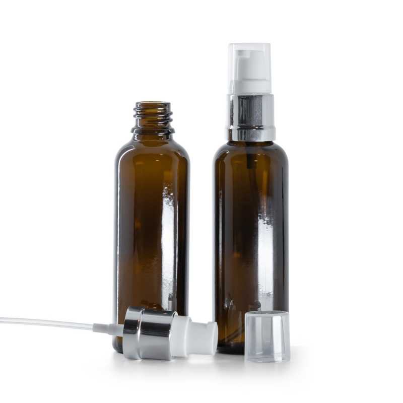 Ambre Glasflasche, schlank, silberglänzend, weiße Pumpe, 50 ml