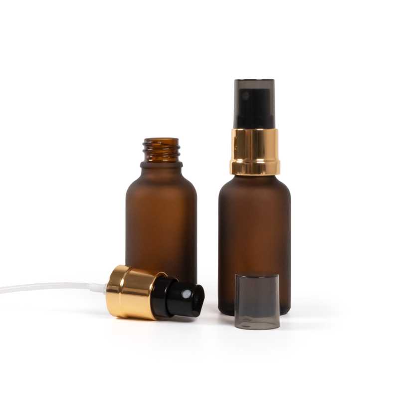 Bernsteinfarbene Mattglasflasche, gold-schwarzer Sprühkopf, rauchfarbener Überkappe, 30 ml